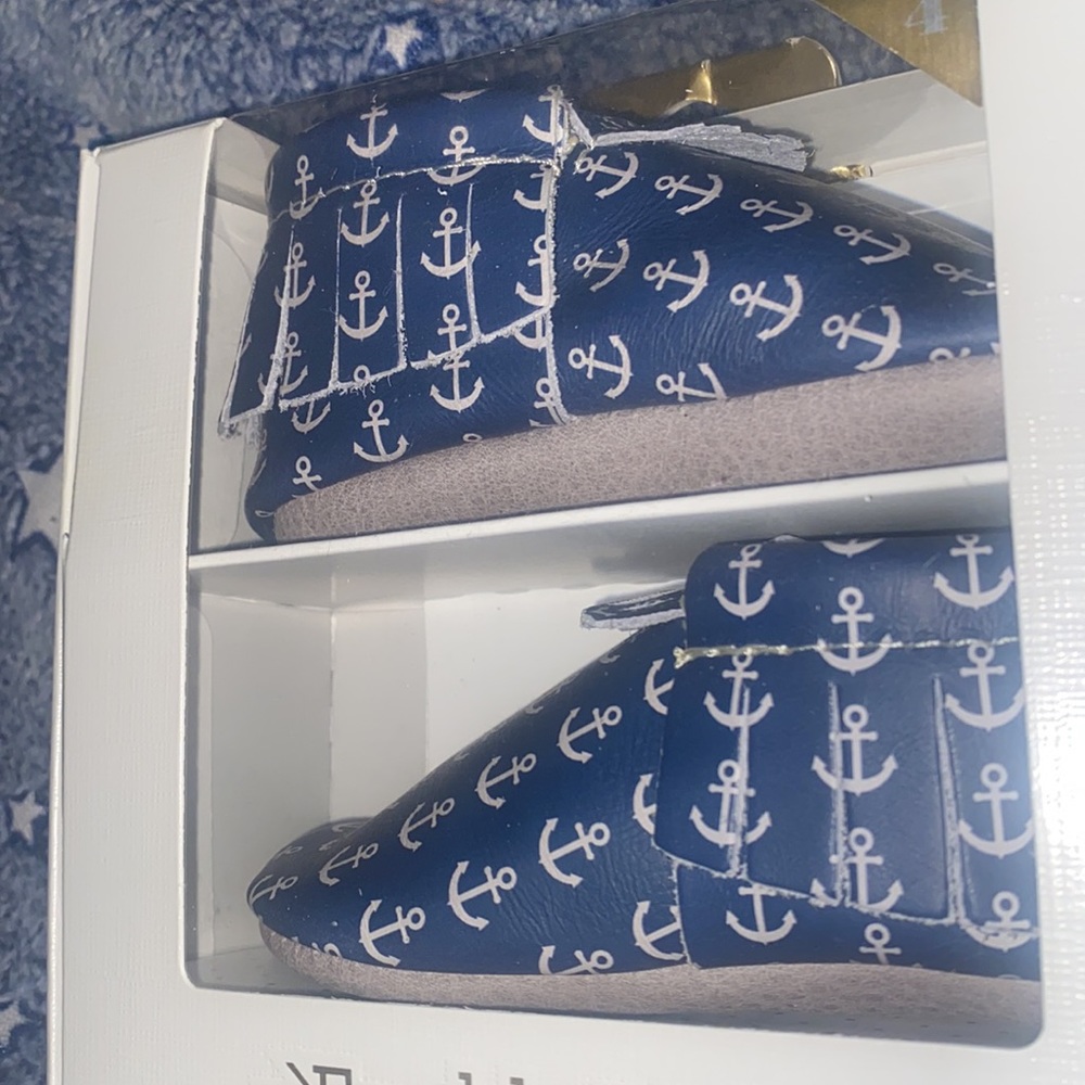 NWT freshly picked size 4 moccasins design of anchors